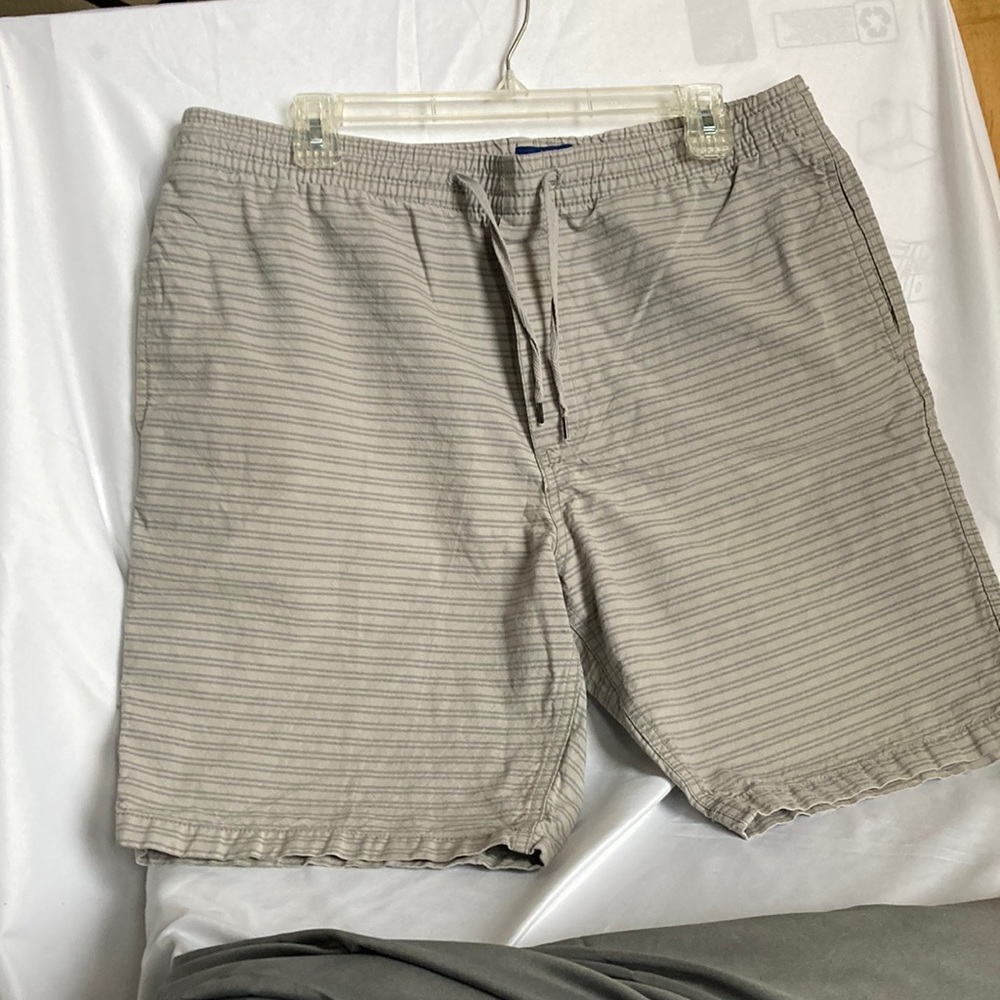 Old Navy Gray Striped Drawstring Shorts Size Large